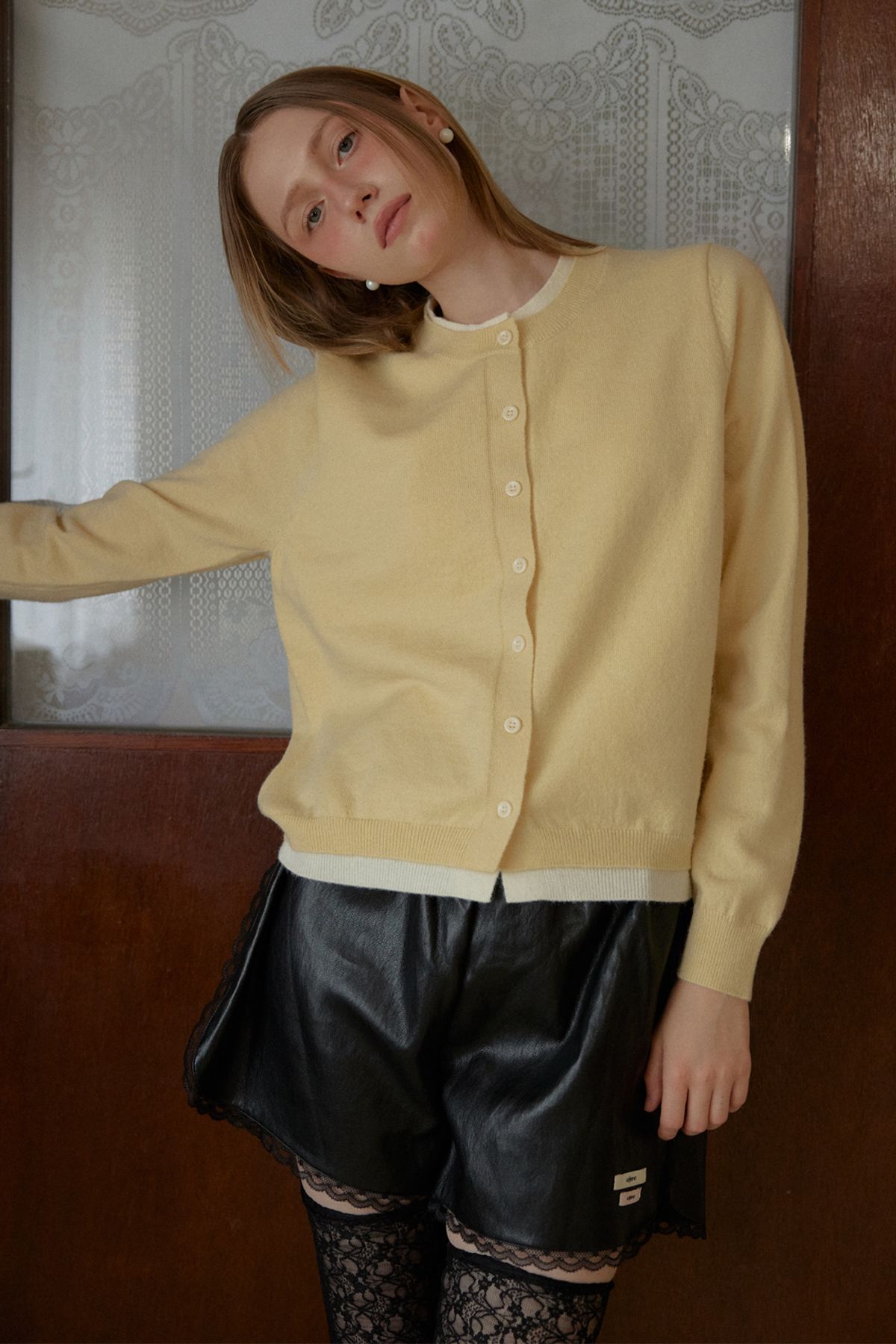 레터리(LETERIE) LACE LEATHER SHORTS_BLACK