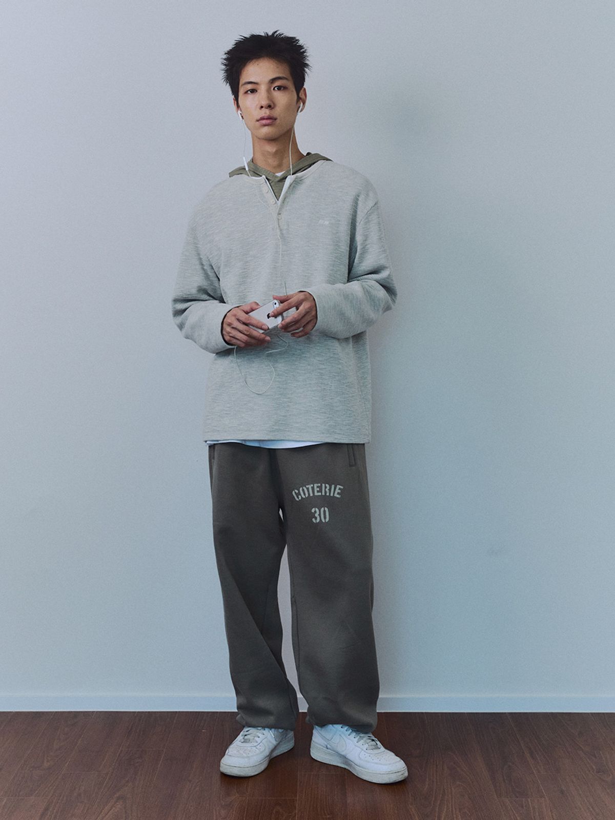기준 맨(KIJUN MEN) COTERIE Jogger Pants Khaki Beige