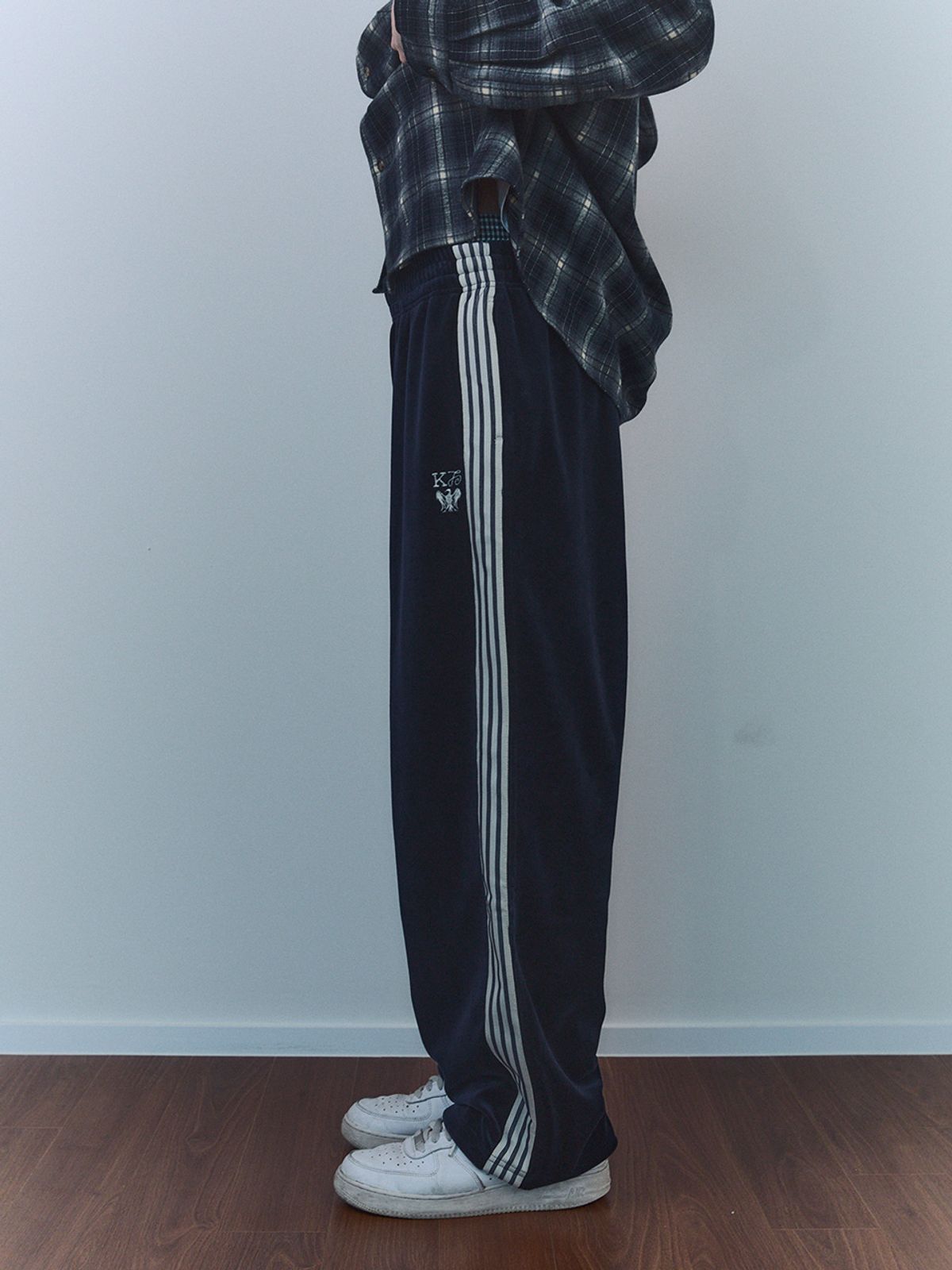 기준 맨(KIJUN MEN) Velure Track Pants Navy