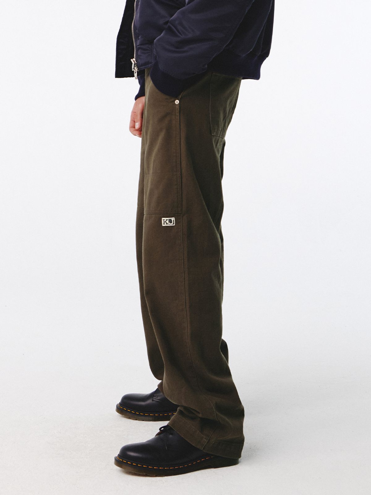 기준 맨(KIJUN MEN) Logo Patch Work Pants Dark Brown