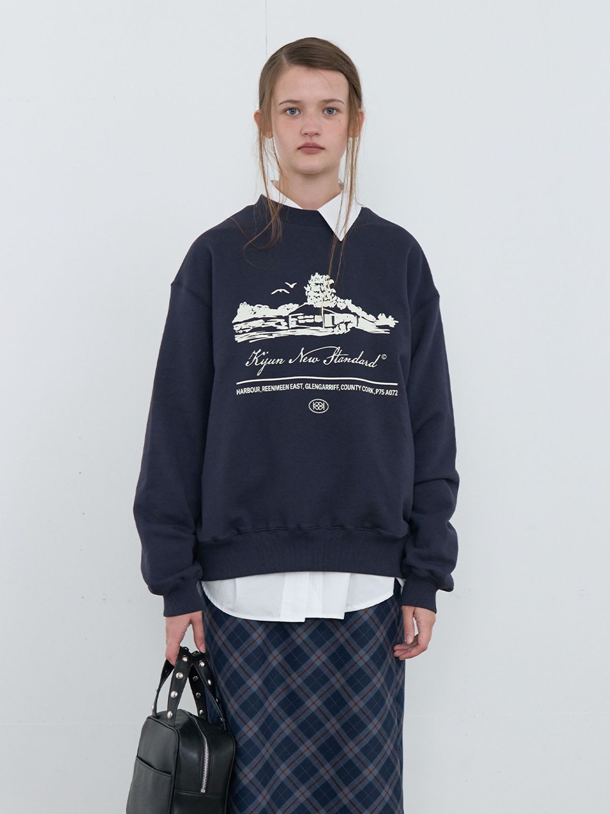 기준(KIJUN) Hotel Pullover UNISEX Navy