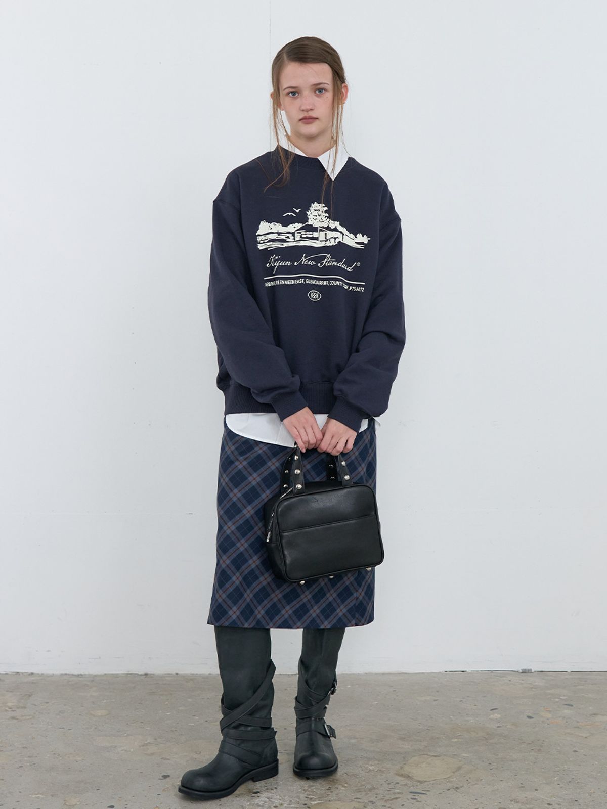 기준(KIJUN) Hotel Pullover UNISEX Navy