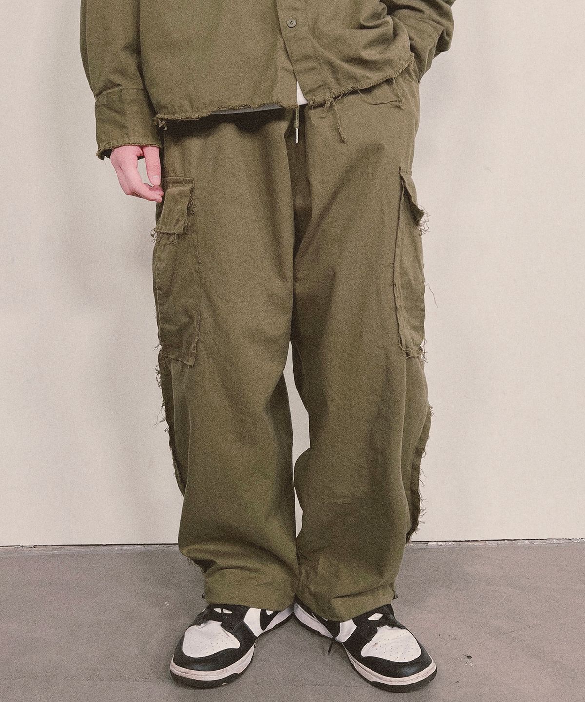 나인넛츠(NINENUTS) 그런지 와이드 카고_khaki