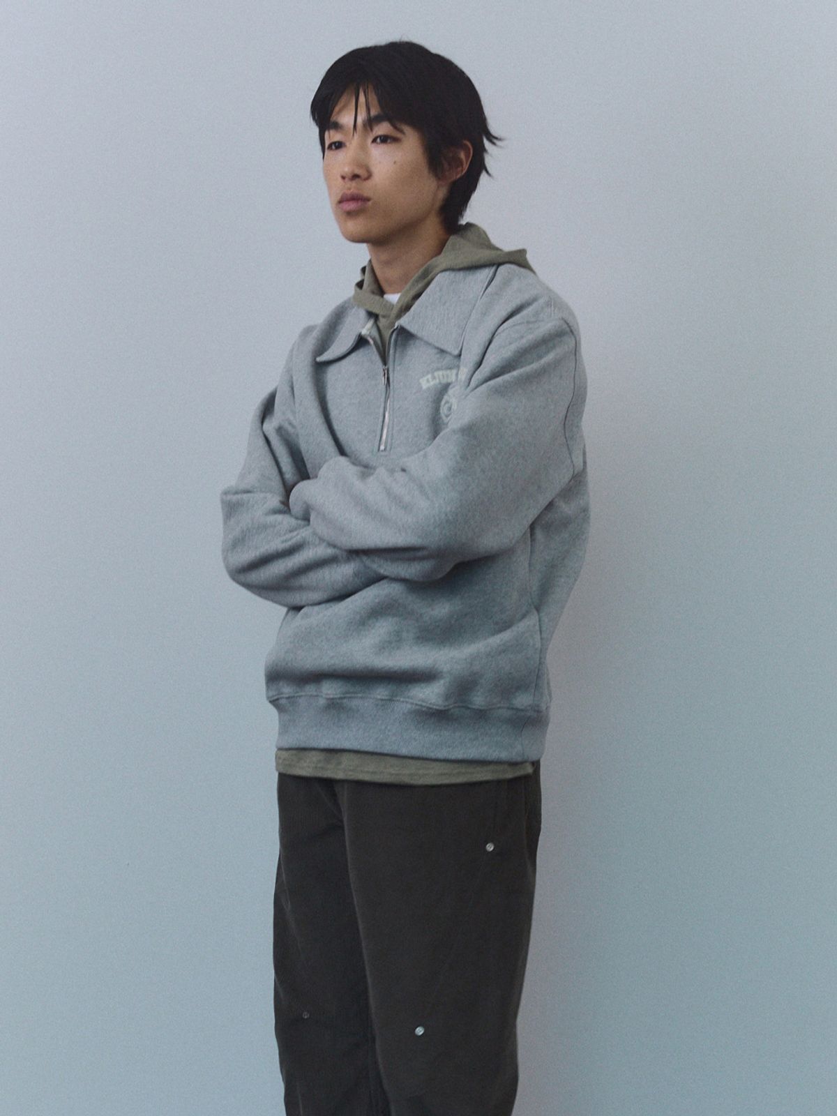기준 맨(KIJUN MEN) Crest Half Zip-Up Pullover Melange Grey