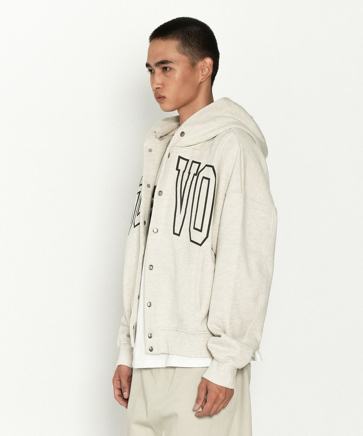 구보(GUVO) Logo Snap Hoodie, Oatmeal