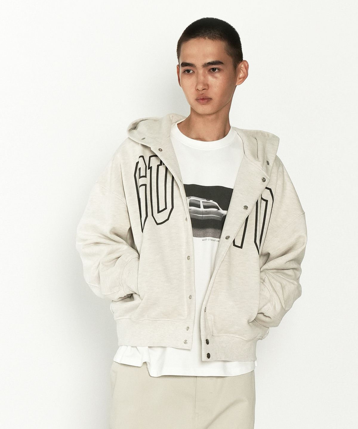 구보(GUVO) Logo Snap Hoodie, Oatmeal