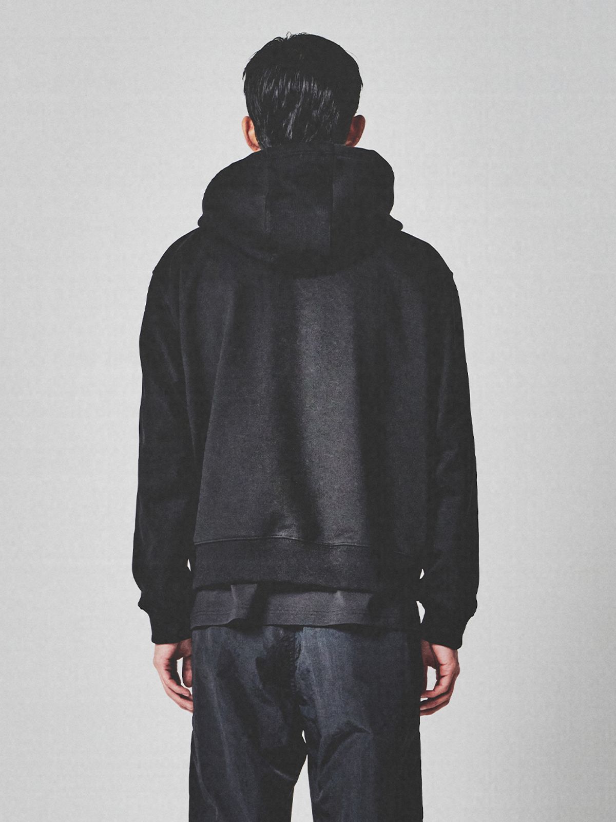 기준 맨(KIJUN MEN) Rivet Zip-Up Hoodie Black