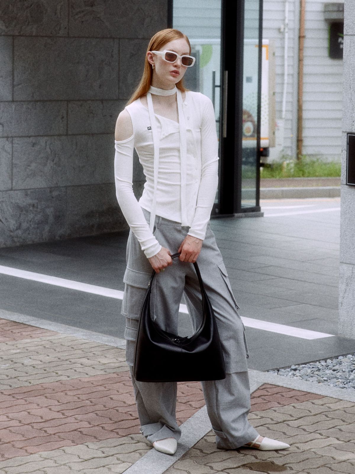 뮤제(MUSEE) VIENNE Unbalanced Cut-Out Detail Knitted Cardigan_Cream Ivory