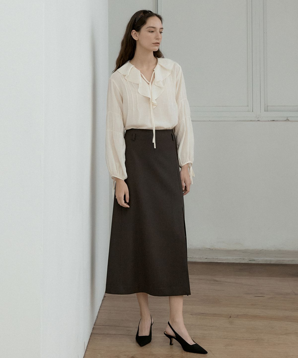 오떼뜨(OCTETTE) SHIMMER RUFFLE BLOUSE_2COLOR