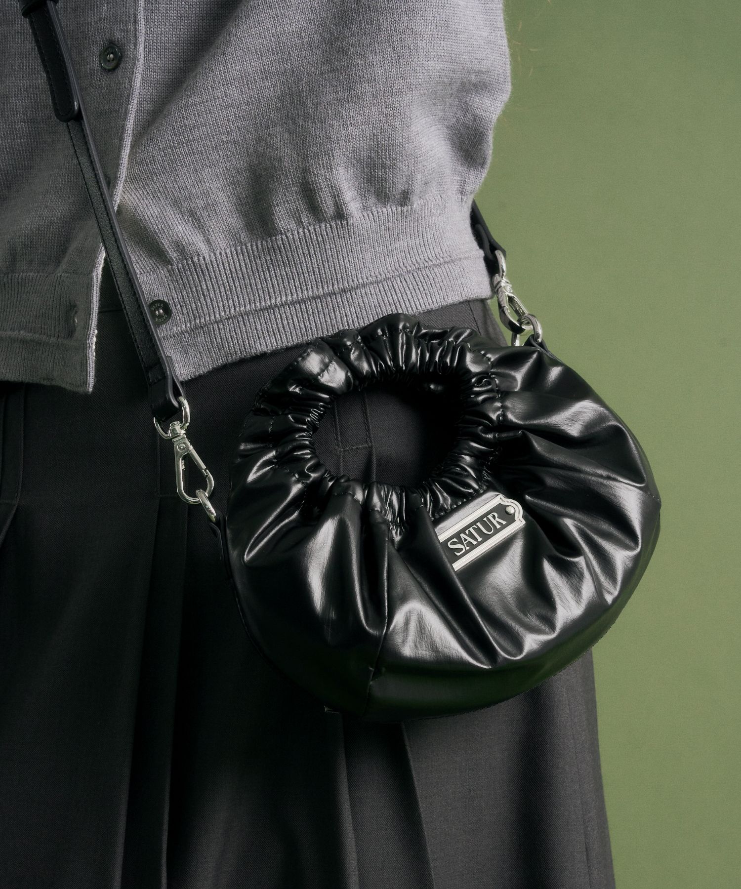 MUSINSA公式 | SATUR Scrunchie Mini Tote and Crossbody Bag Black