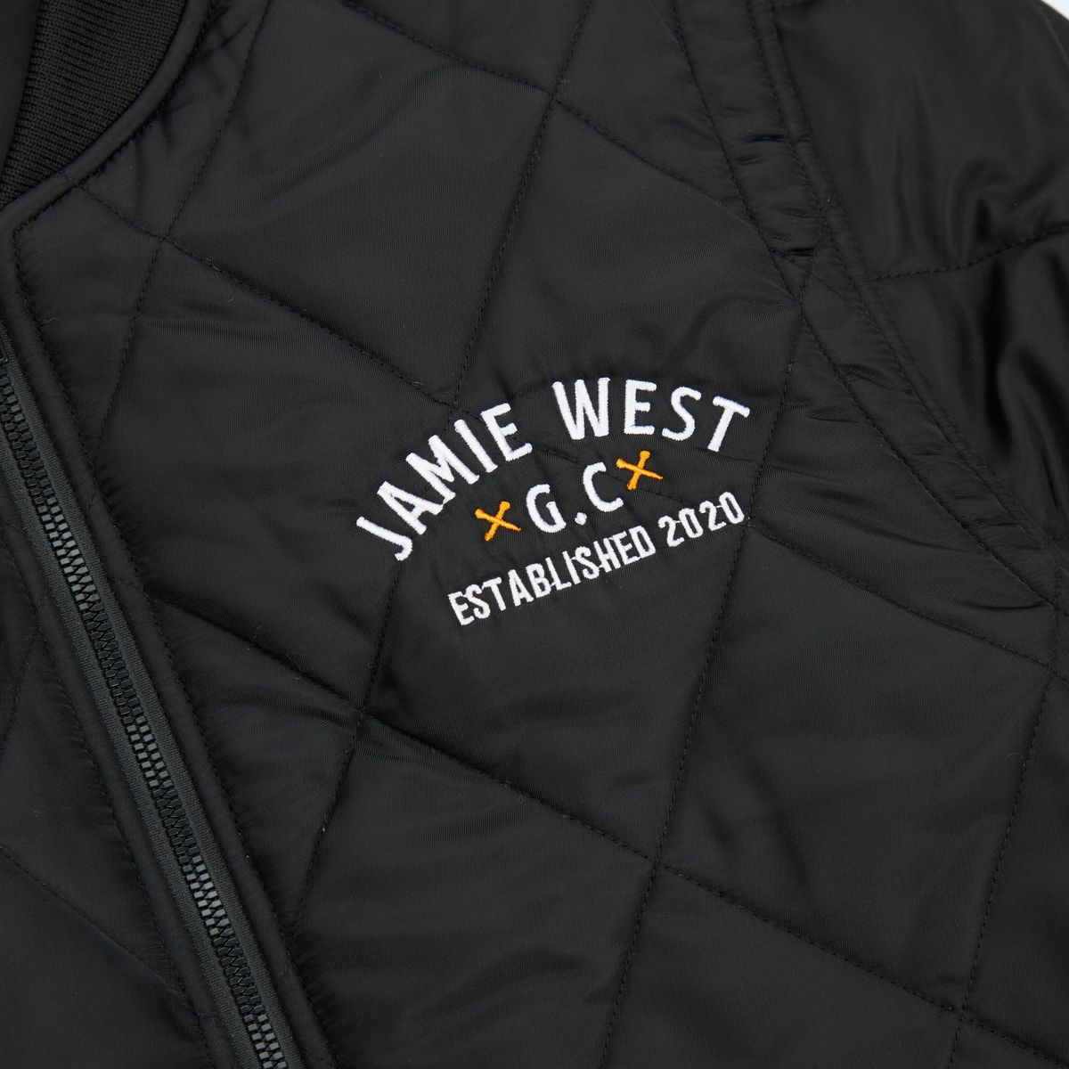 제이미웨스트(JAMIE WEST) 레터링 퀼팅 디테쳐블 점퍼 (블랙)