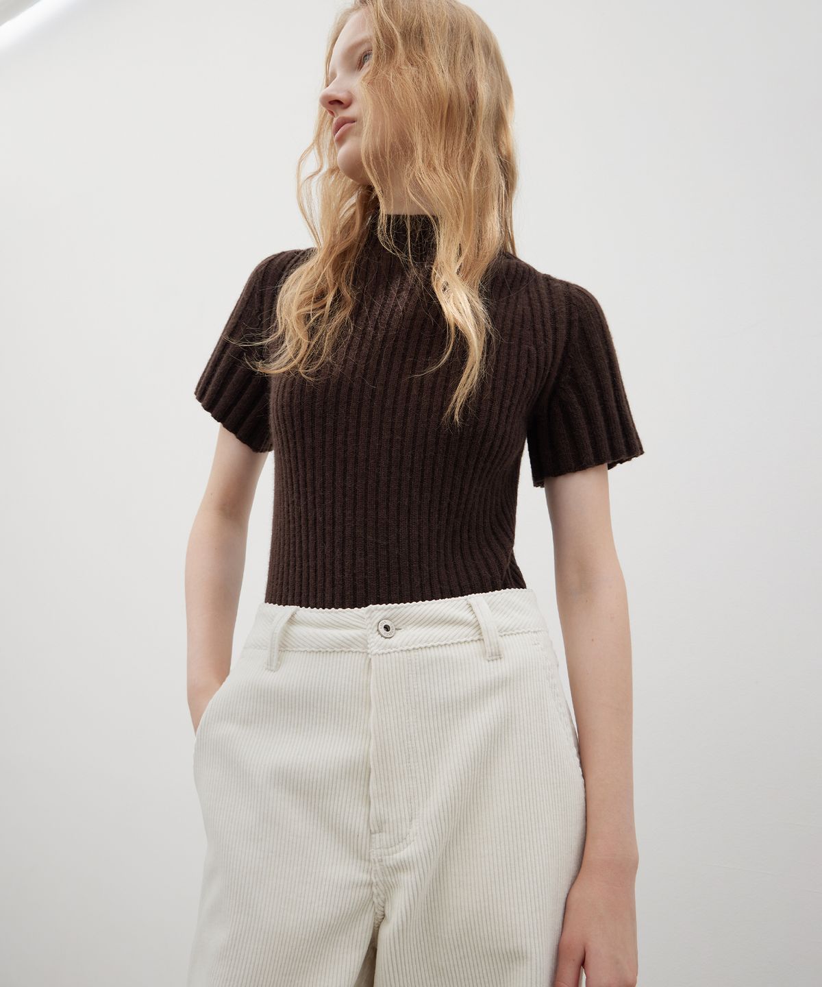 르바(LEVAR) Fine Wool Half-neck Knit - Choco Brown