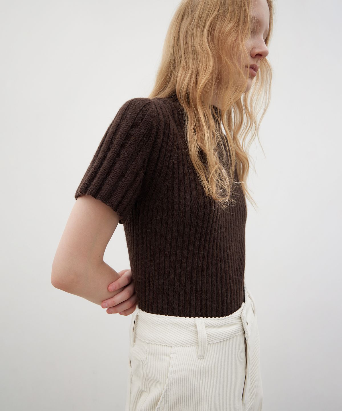 르바(LEVAR) Fine Wool Half-neck Knit - Choco Brown