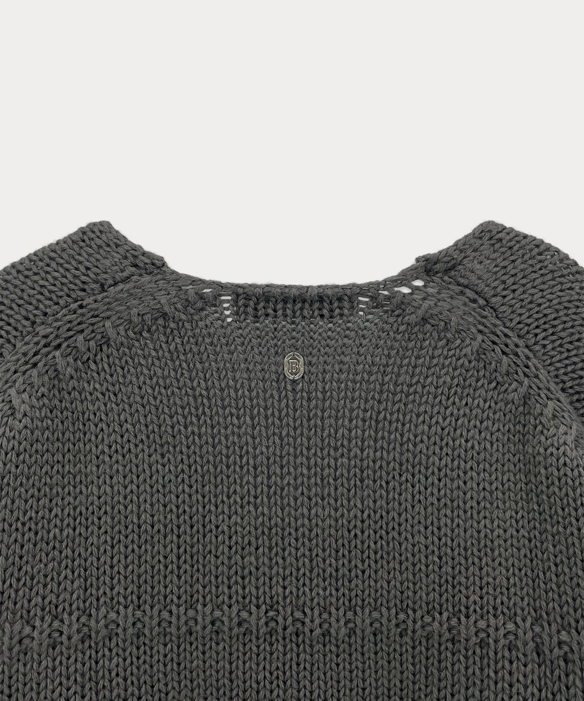 썸웨어버터(SOMEWHEREBUTTER) Tope Wool V-Neck Knit - Charcoal