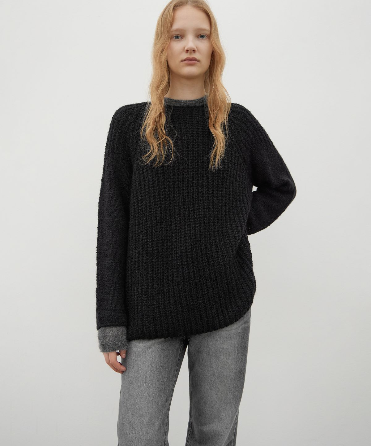 르바(LEVAR) Hairy Loose-Fit Knit - Black