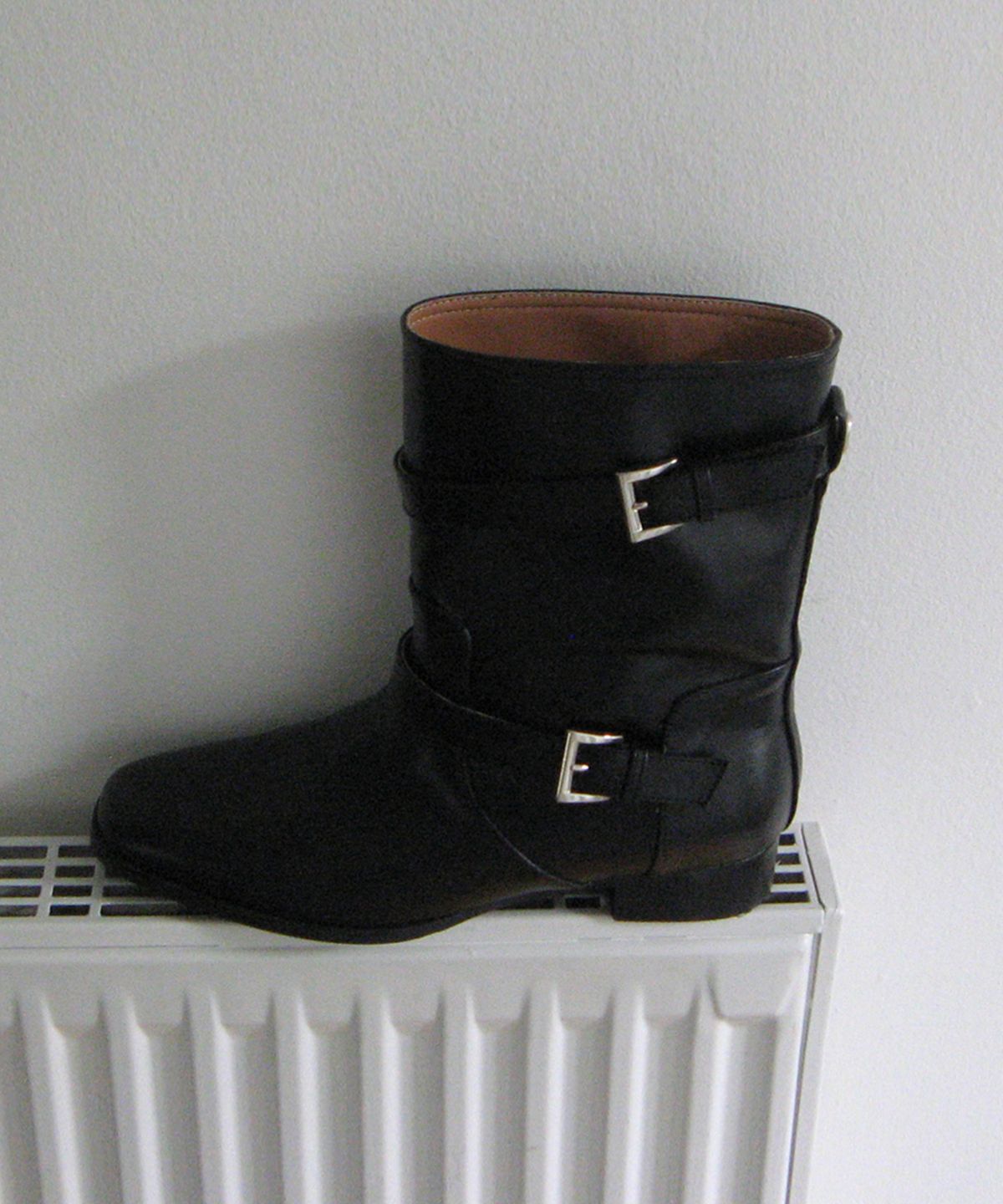 썸웨어버터(SOMEWHEREBUTTER) Brooklynn Buckle Boots - 3color