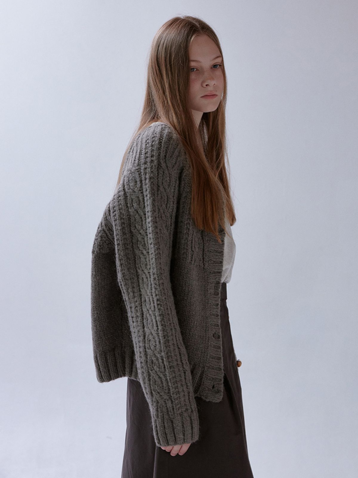 더미튼(THEMITTEN) Duffle cable cardigan (bark)