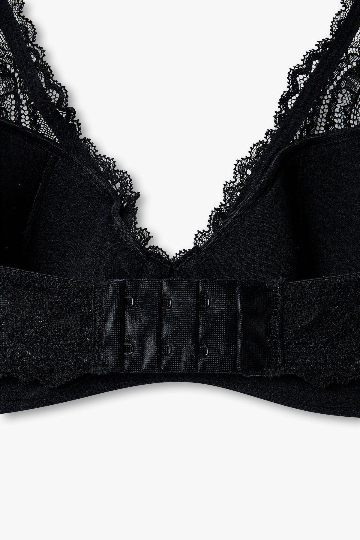 엠포리오 아르마니 언더웨어(EMPORIO ARMANI UNDERWEAR) 여성 플라워 자수 패디드 브라_블랙 0824385506