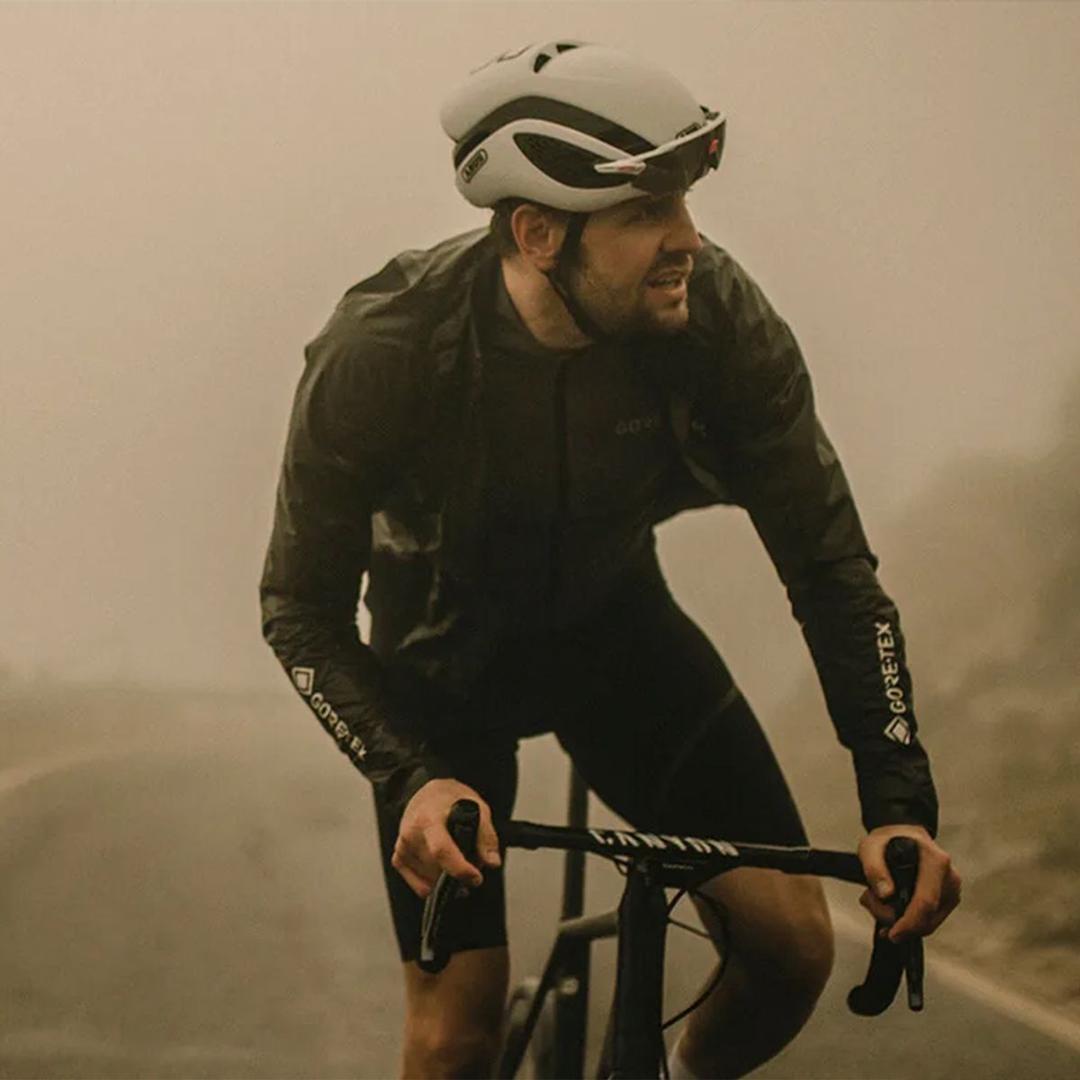 고어웨어(GOREWEAR) Gore-TEX SD Race 고어텍스 쉐이크드라이 레이스 자켓 - 블랙 (남성용)