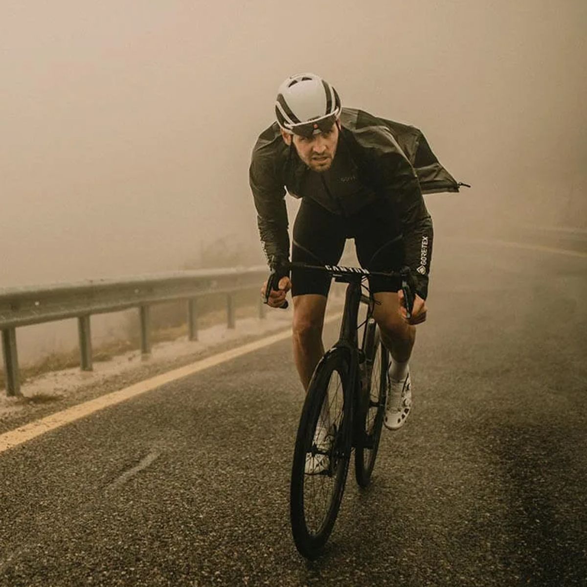 고어웨어(GOREWEAR) Gore-TEX SD Race 고어텍스 쉐이크드라이 레이스 자켓 - 블랙 (남성용)