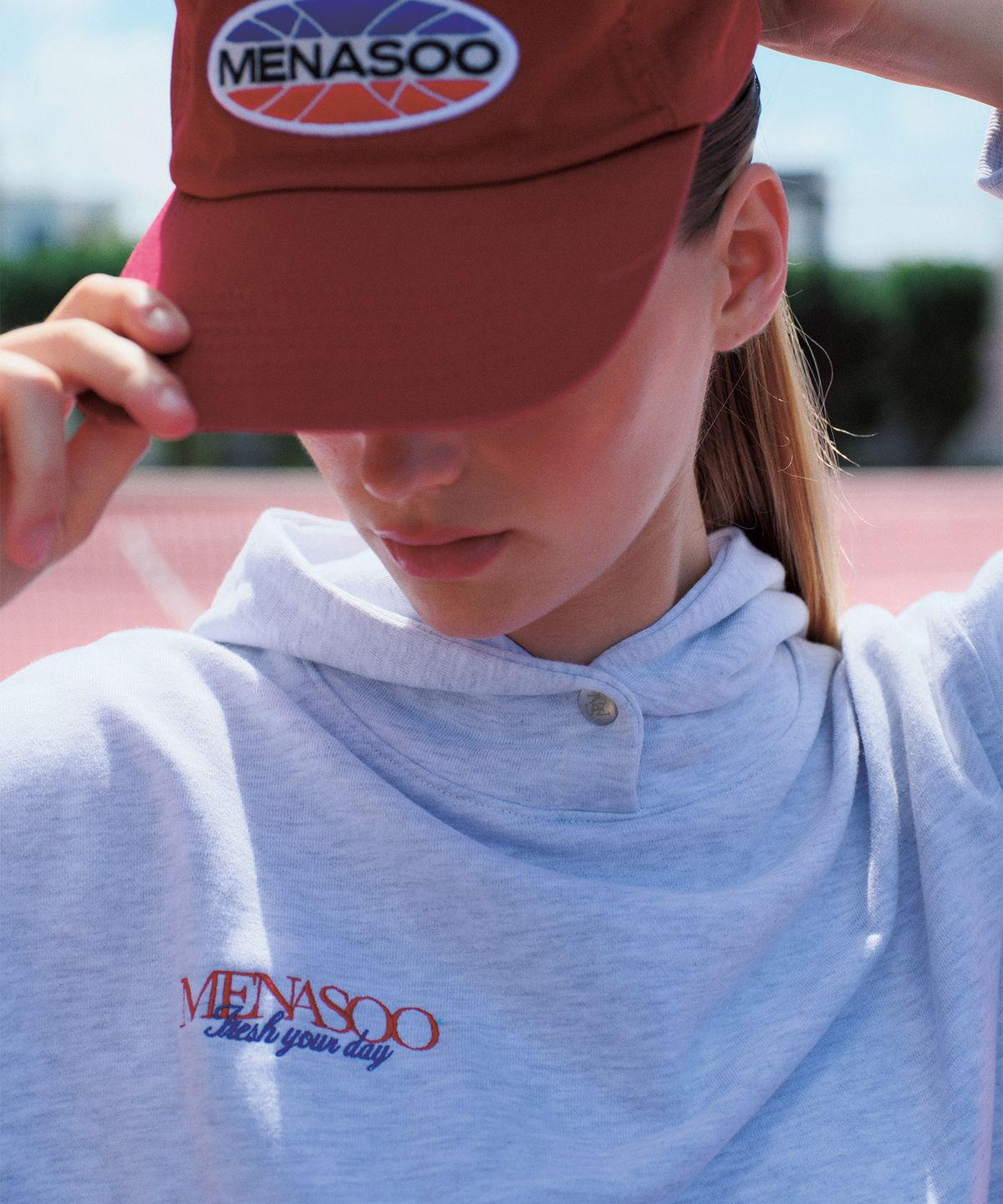 미나수(MENASOO) Menasoo Hearttrack Hoodie_5 Color