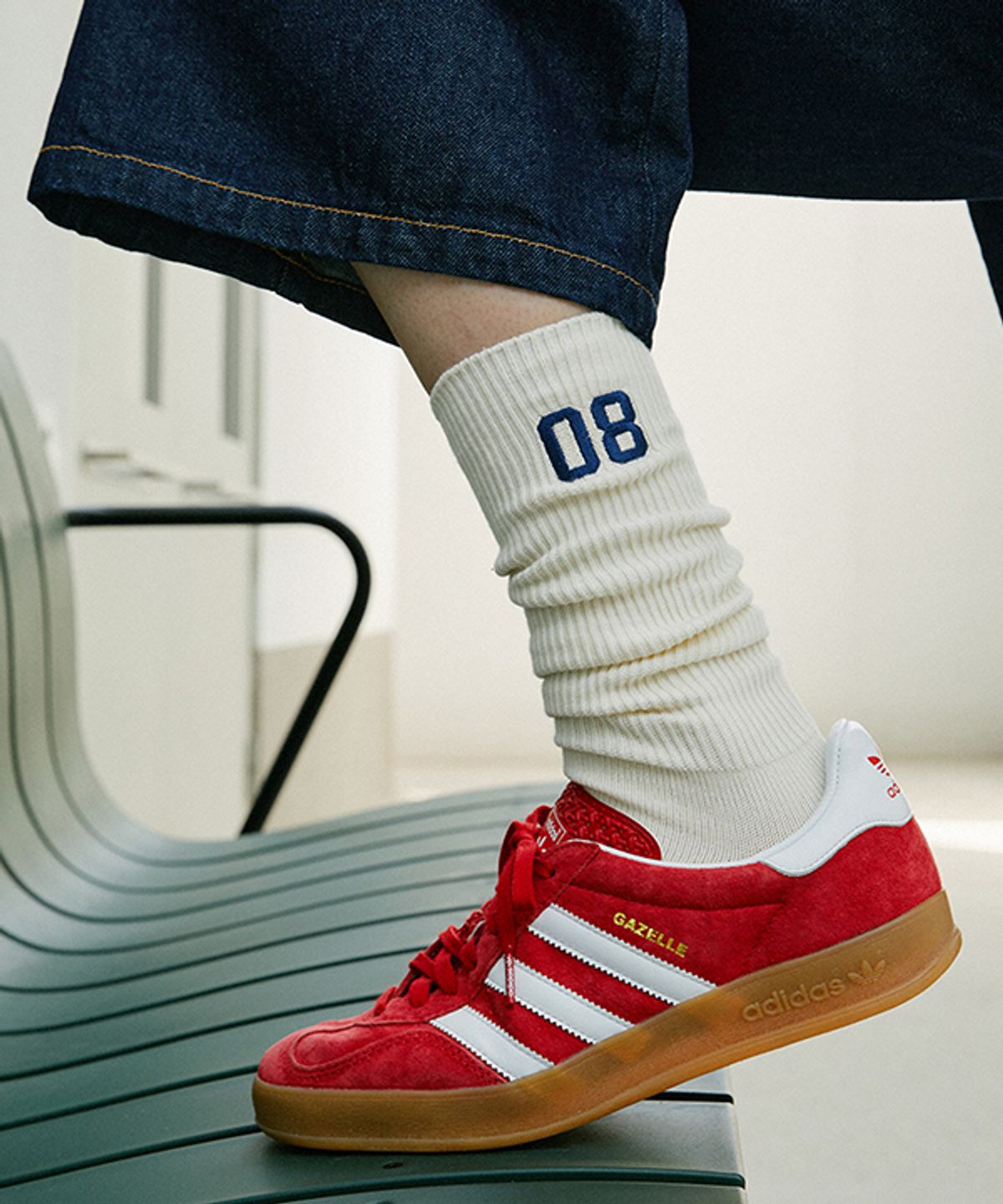 그린버터(GREENBUTTER) Needlework Mid-calf Socks (Navy)