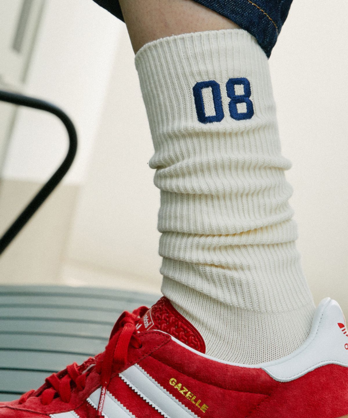 그린버터(GREENBUTTER) Needlework Mid-calf Socks (Navy)