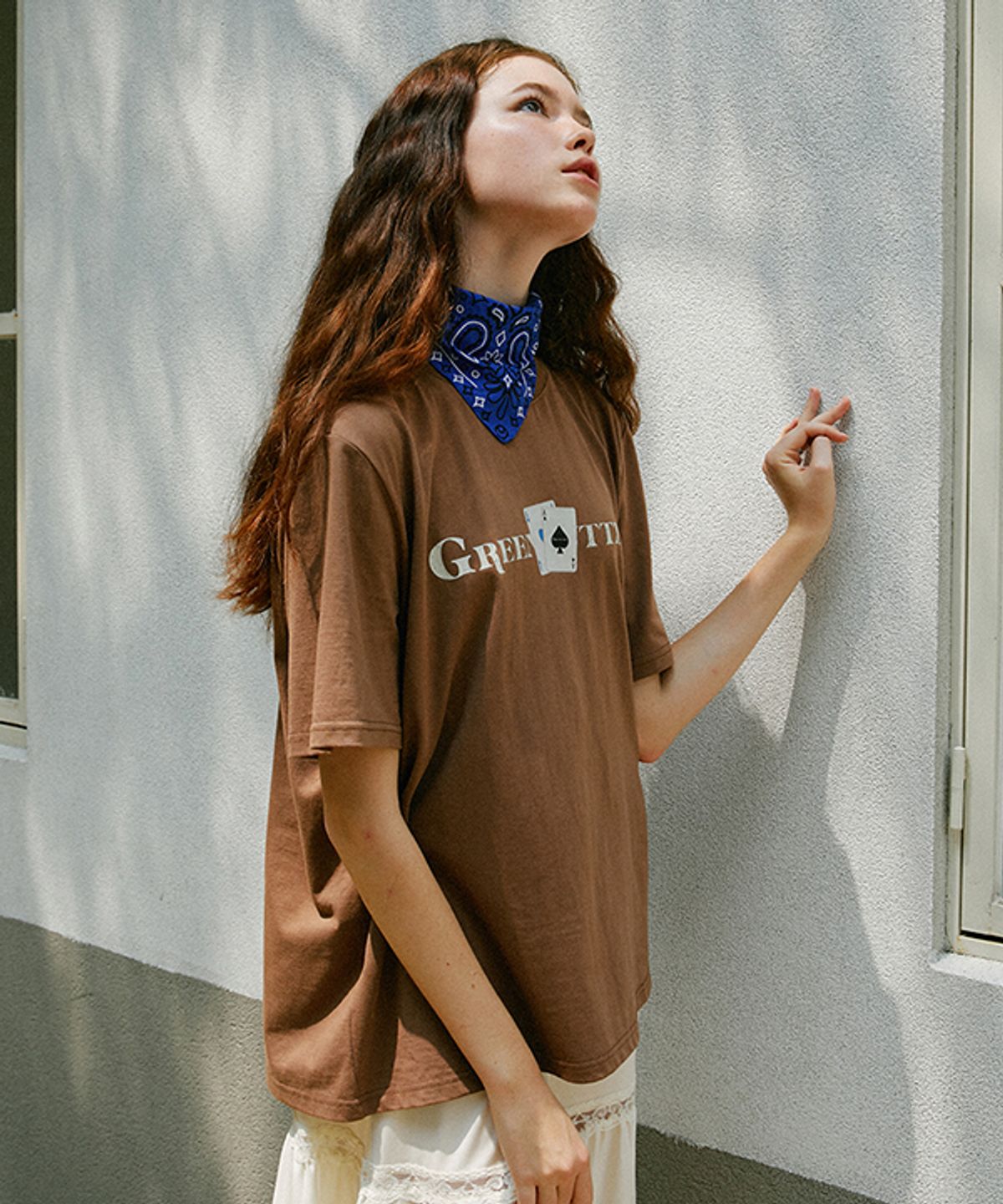 그린버터(GREENBUTTER) Oversized playing card Tee (Brown)