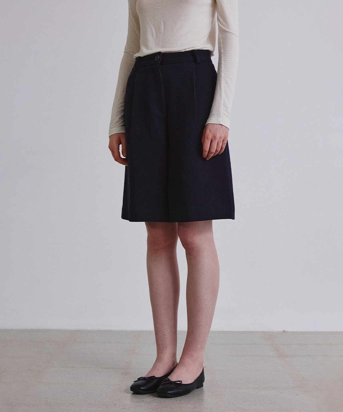 스텝어라운드(STEP AROUND) Wool twill bermuda pants_NAVY