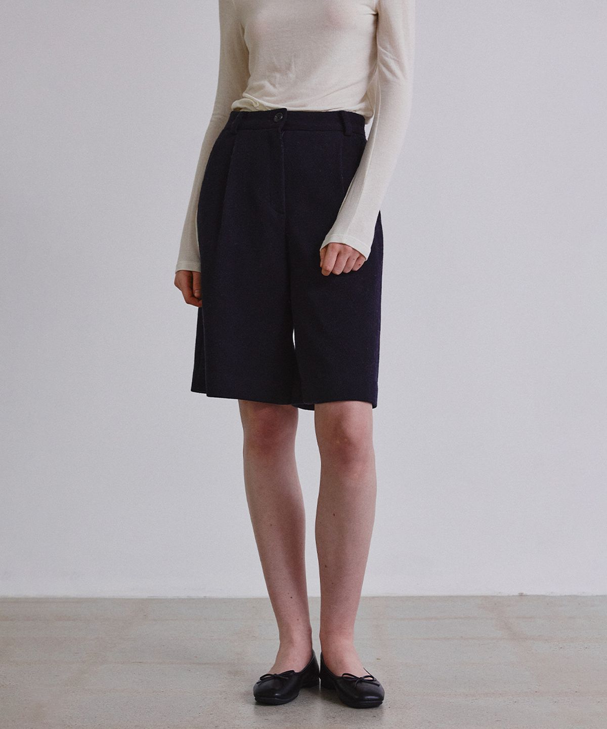 스텝어라운드(STEP AROUND) Wool twill bermuda pants_NAVY