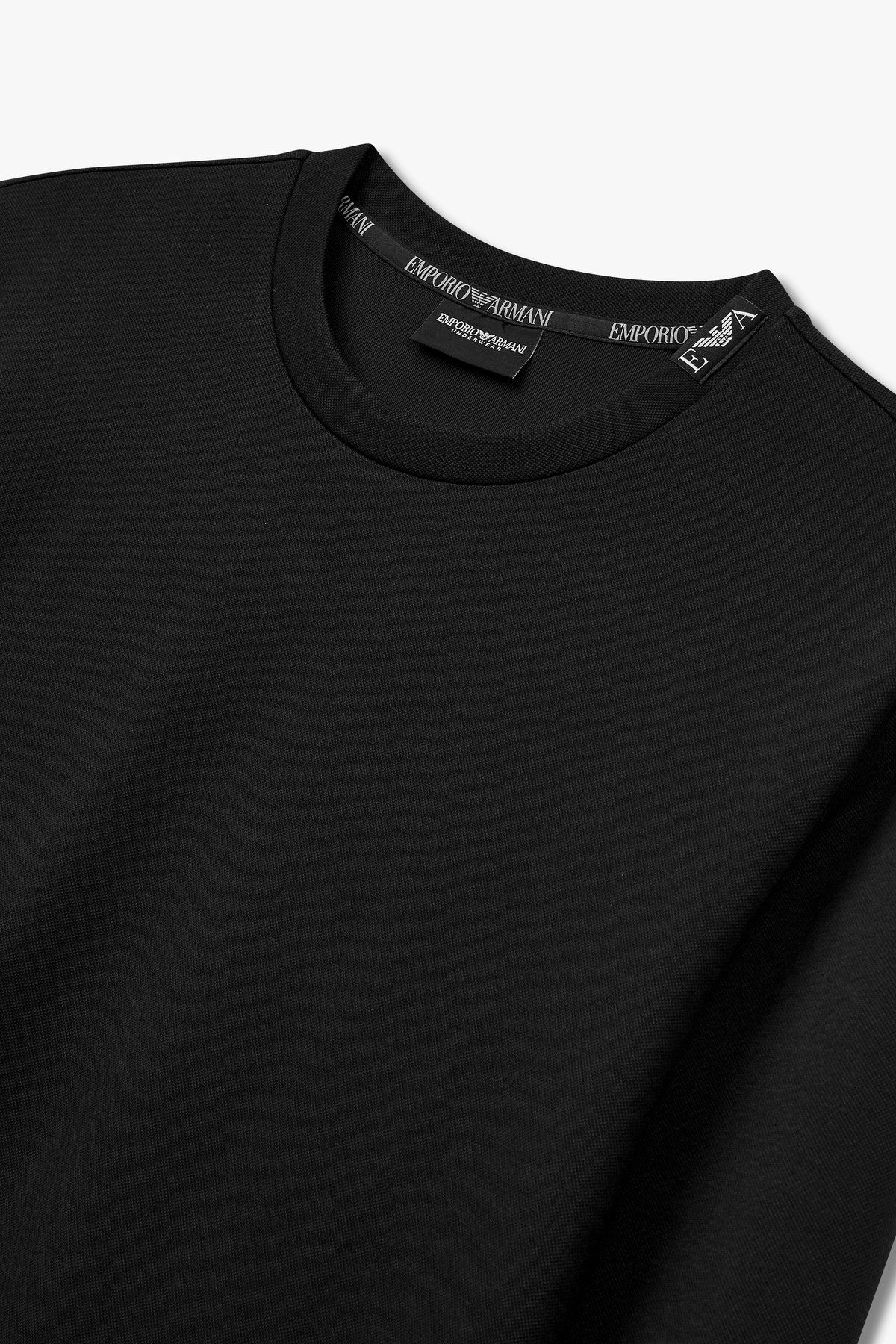 엠포리오 아르마니 언더웨어(EMPORIO ARMANI UNDERWEAR) 남성 라벨 크루넥 라운지 맨투맨_블랙 0814336024