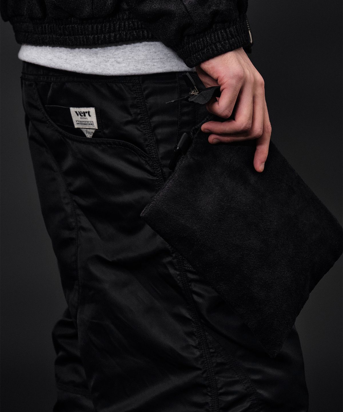 디미토(DIMITO) FOUND STONE POUCH BLACK