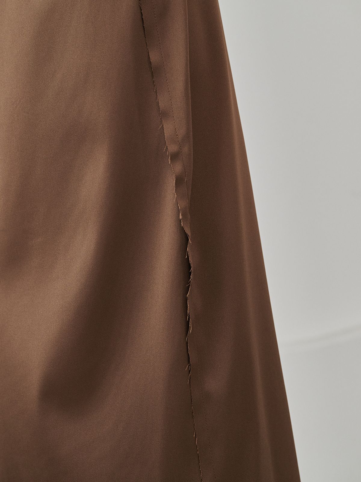 누브(NOUVE) Satin Cut Out Skirt - Black