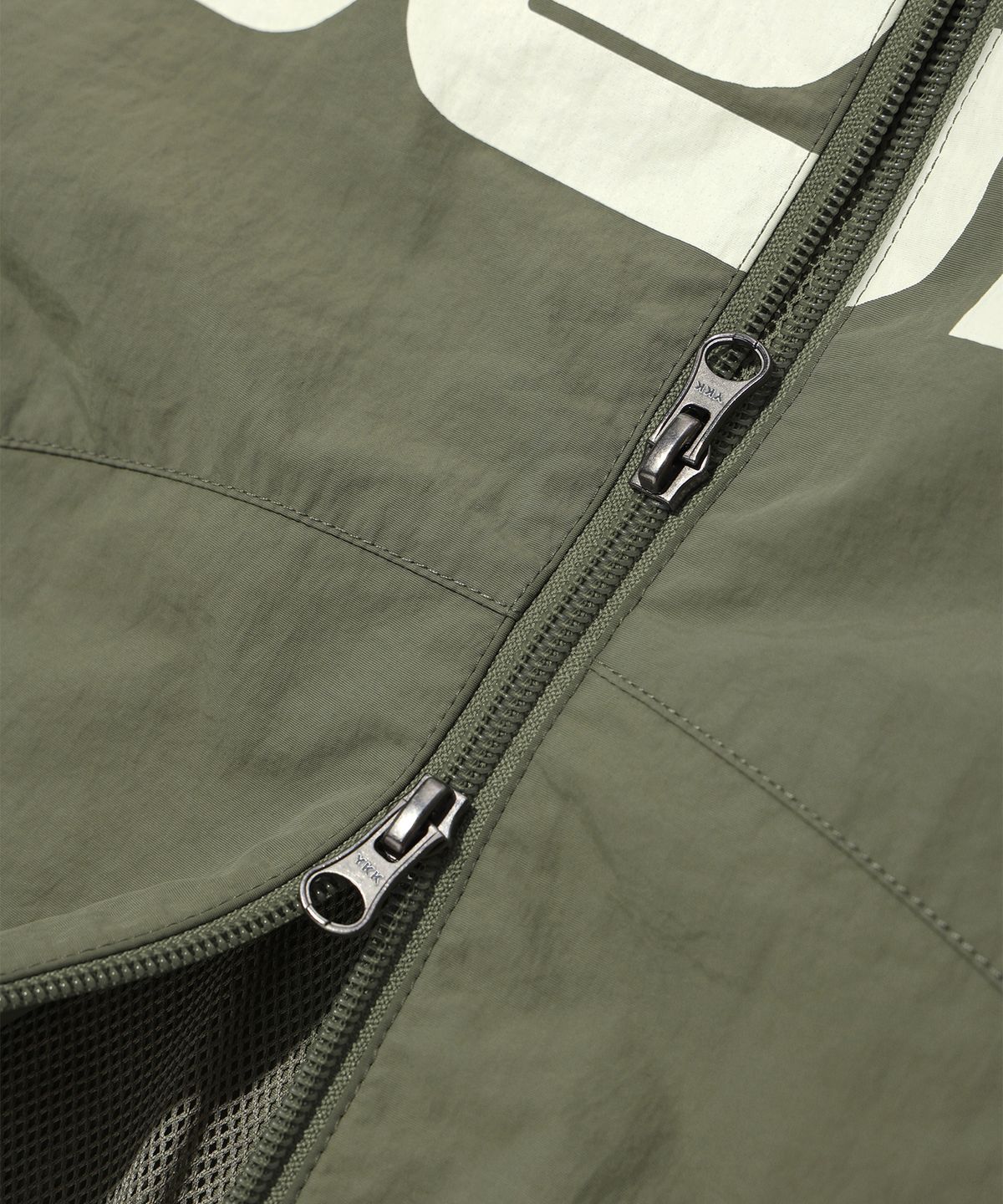크리틱(CRITIC) TCR RACING LOGO SET UP JACKET KHAKI