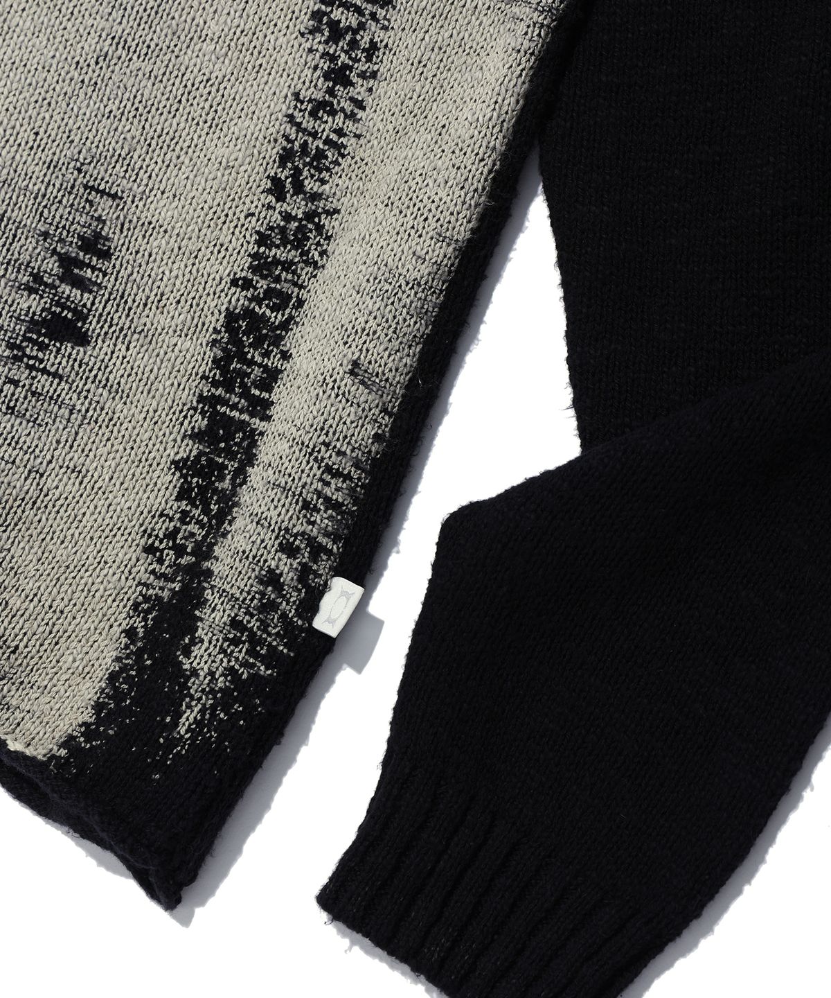 크리틱(CRITIC) VINTAGE WORMHOLE LONG SLEEVE KNIT BLACK