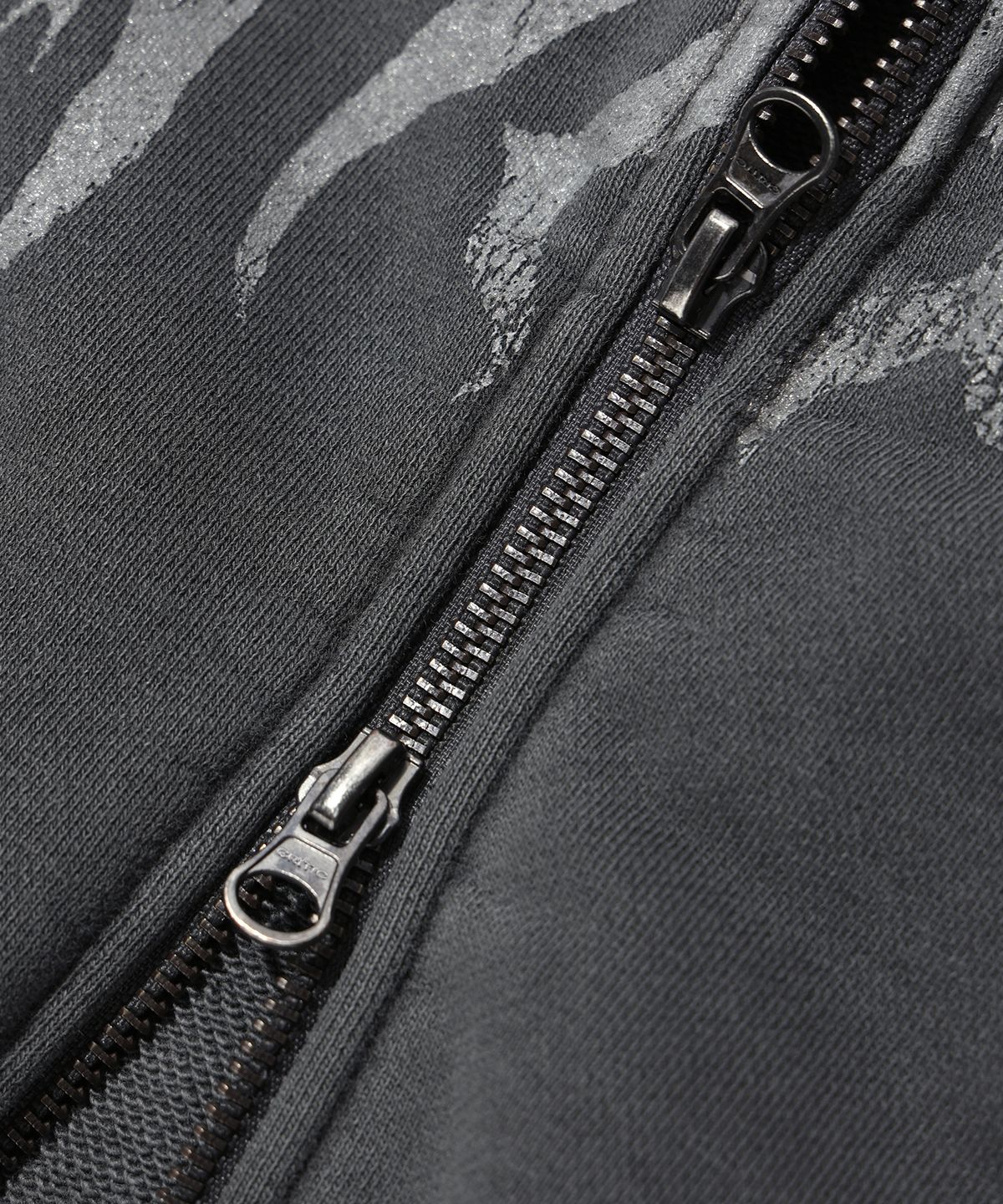 크리틱(CRITIC) PIGMENT GHOST HOODIE ZIP-UP CHARCOAL