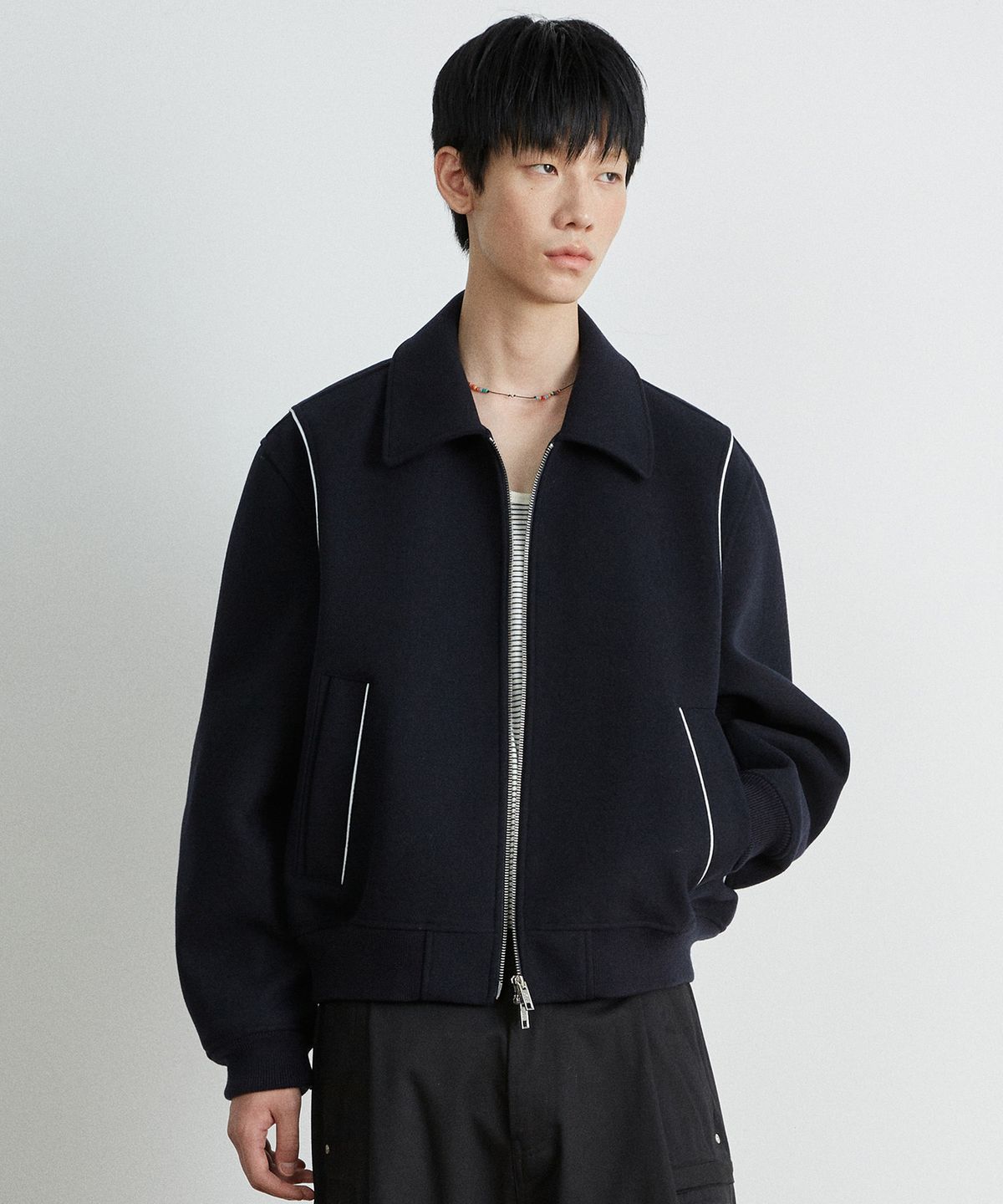 키뮤어(KIIMUIR) 울(WOOL) 파이핑 바시티 자켓 DW_네이비