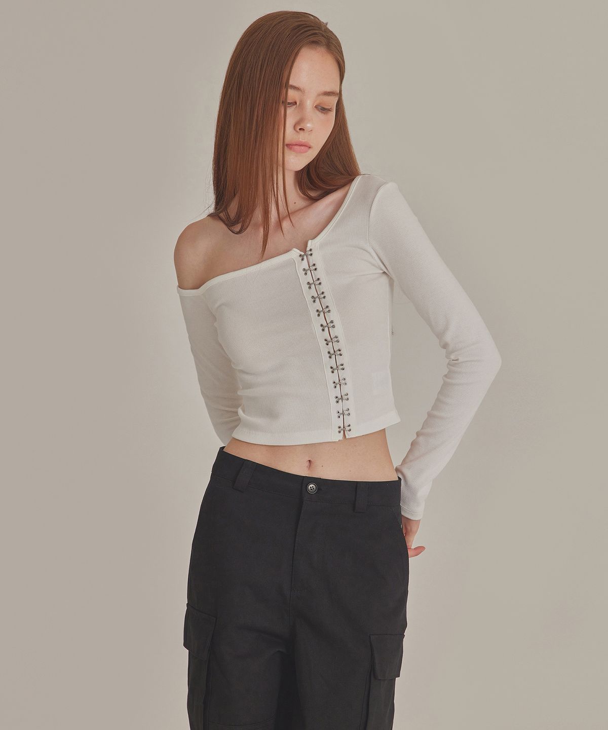 탑걸(TOPGIRL) HOOK DETAIL ONE SHOULDER TOP (LONG ver)_T426TP105