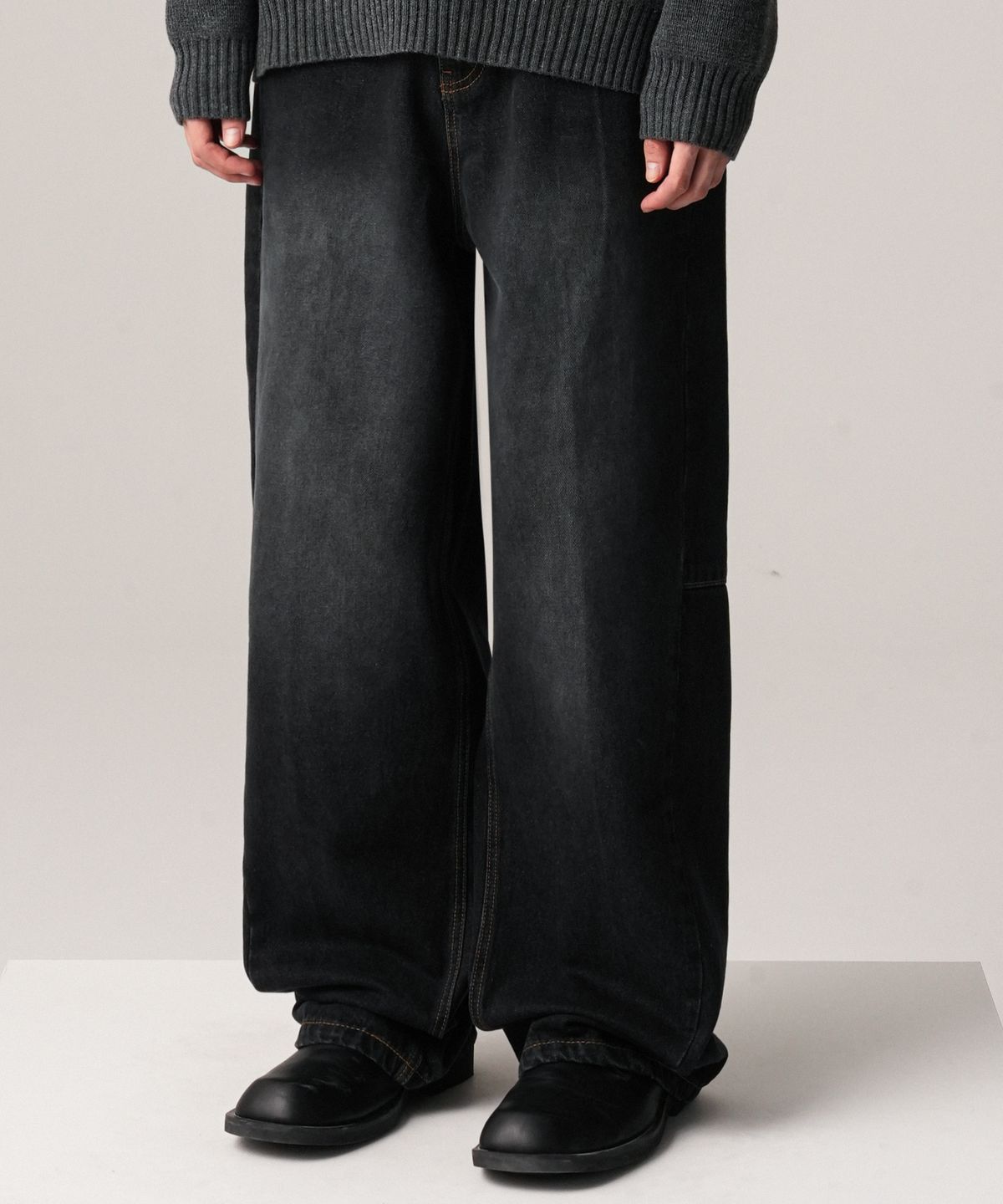 어반드레스(AVANDRESS) Dart Tapered Pants BLUE