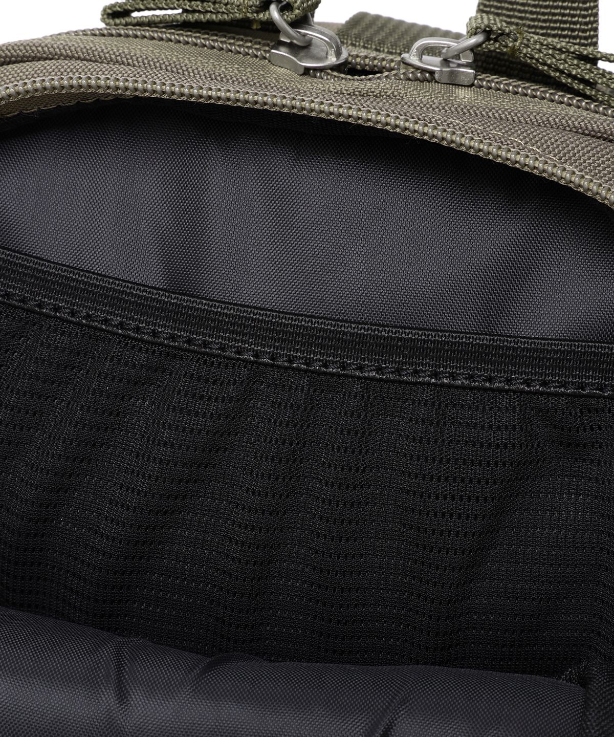 나이스고스트클럽(NICEGHOSTCLUB) NGC SPORTY SLING BAG_KHAKI(NG2EFUAB43A)