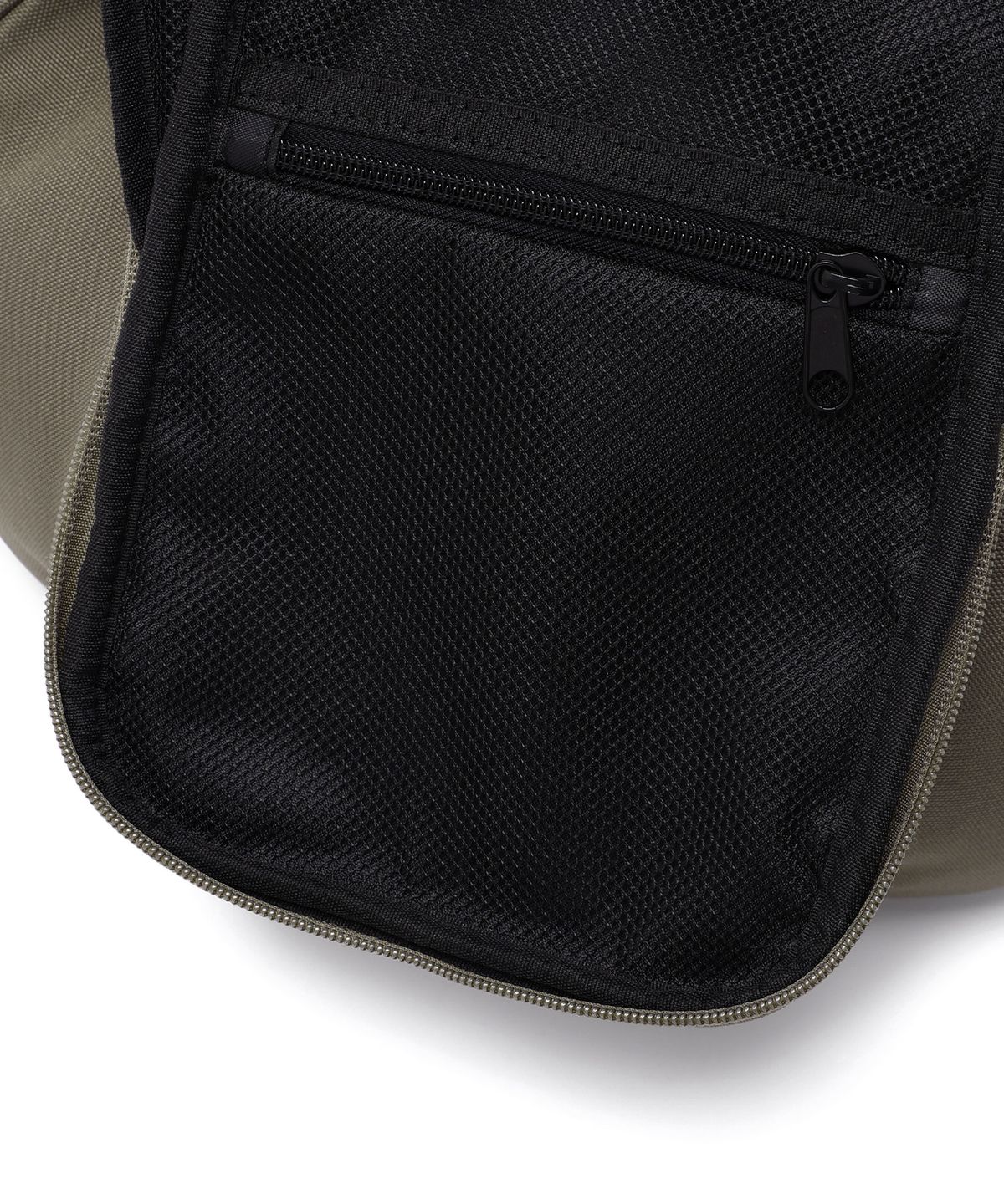 나이스고스트클럽(NICEGHOSTCLUB) NGC SPORTY SLING BAG_KHAKI(NG2EFUAB43A)