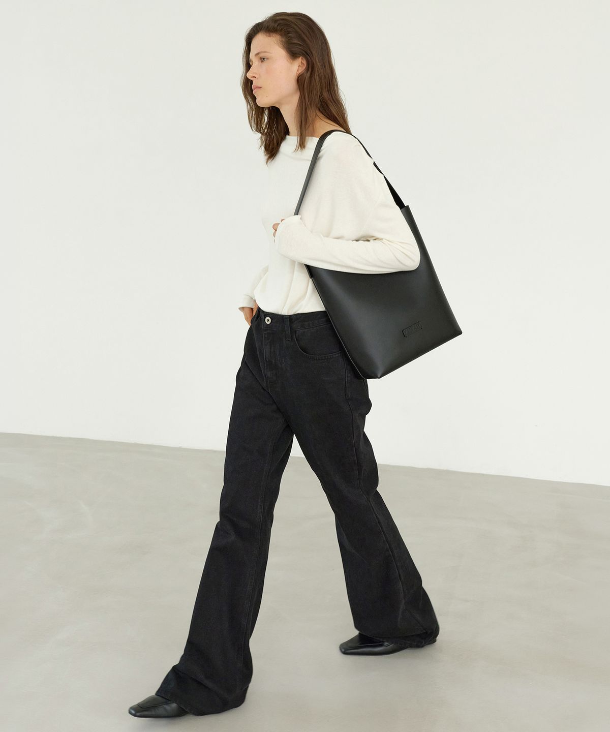 르바(LEVAR) Relaxed Boots Cut Denim - Black