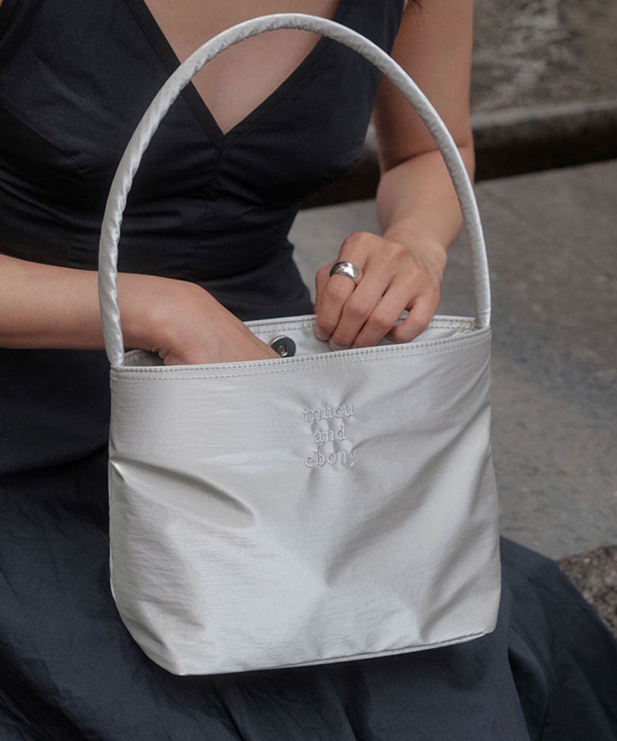 무쿠앤에보니(MUCU AND EBONY) Nearest Bag _ Silver