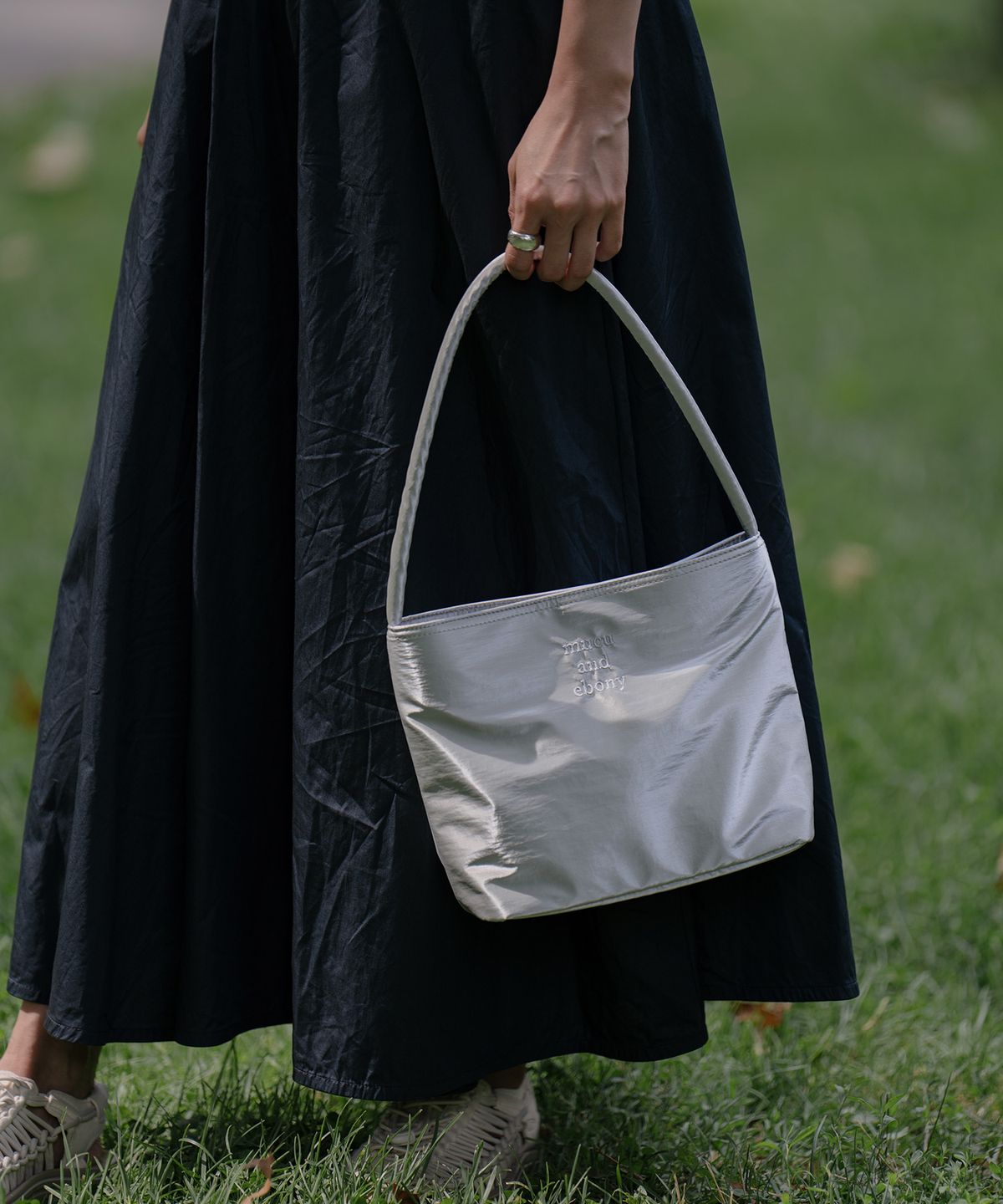 무쿠앤에보니(MUCU AND EBONY) Nearest Bag _ Silver