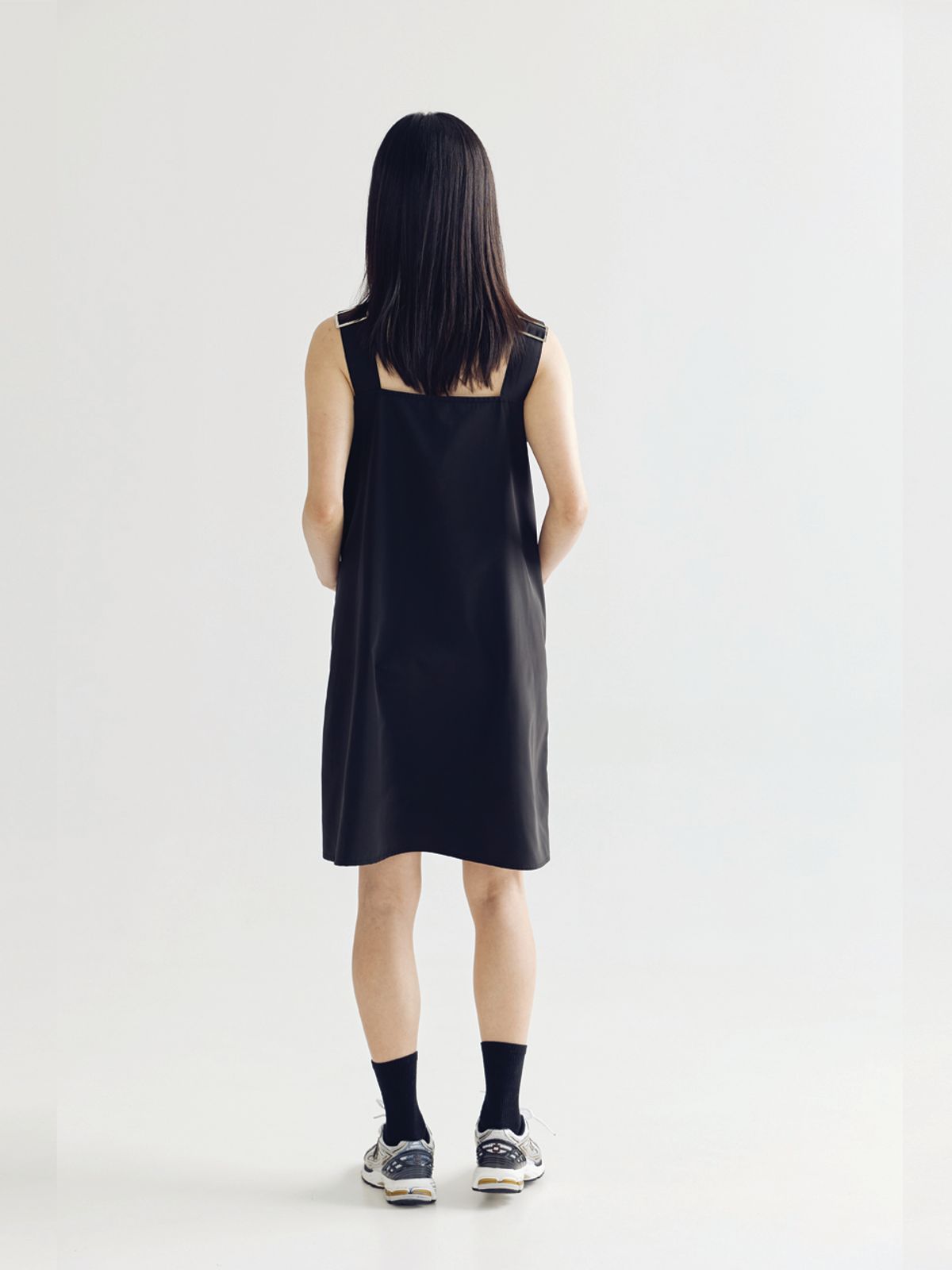 봄날 부티크(BOMNAL BOUTIQUE) 서스펜더 미디 원피스 _ 블랙