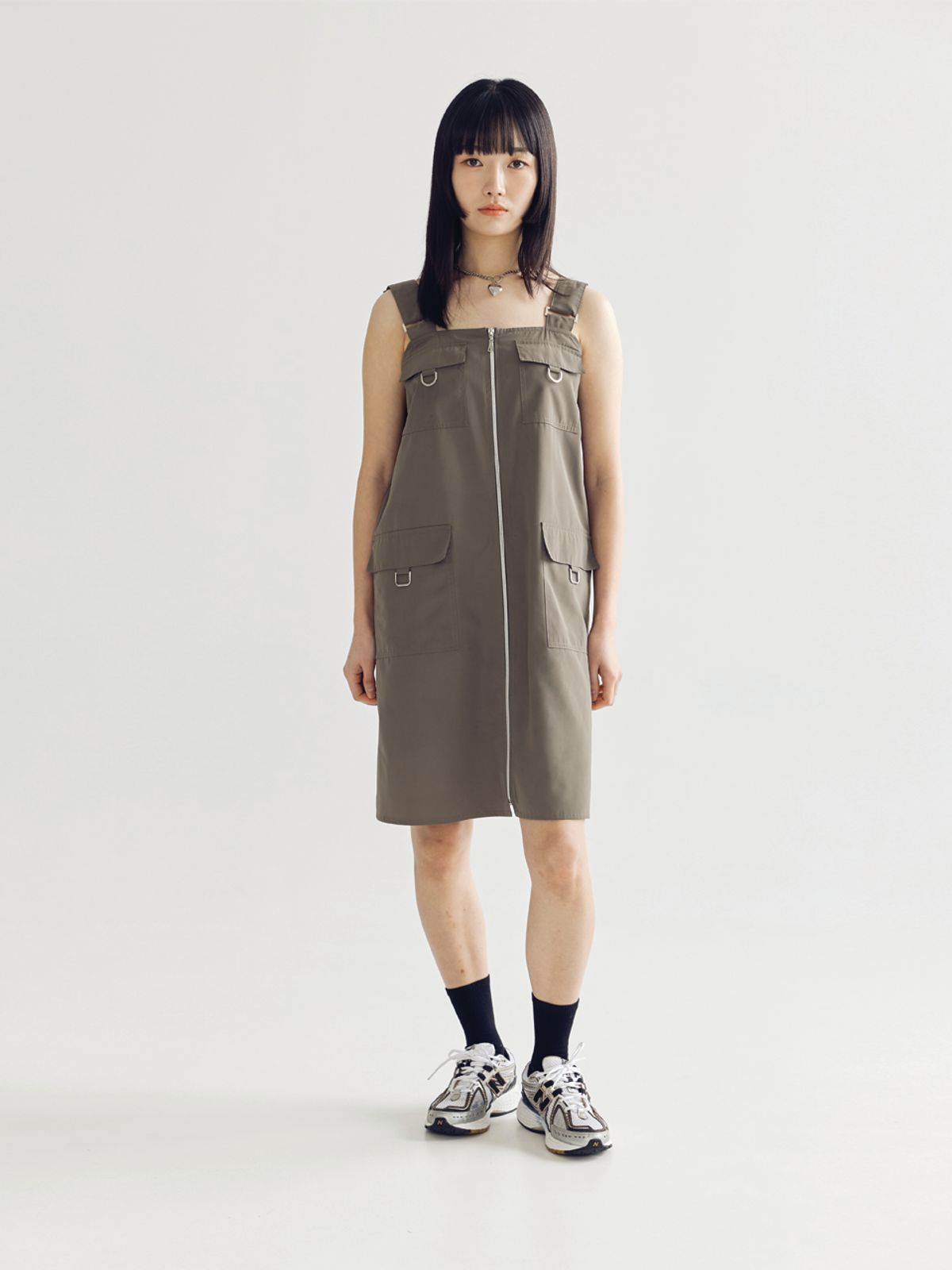 봄날 부티크(BOMNAL BOUTIQUE) 서스펜더 미디 원피스 _ 카키