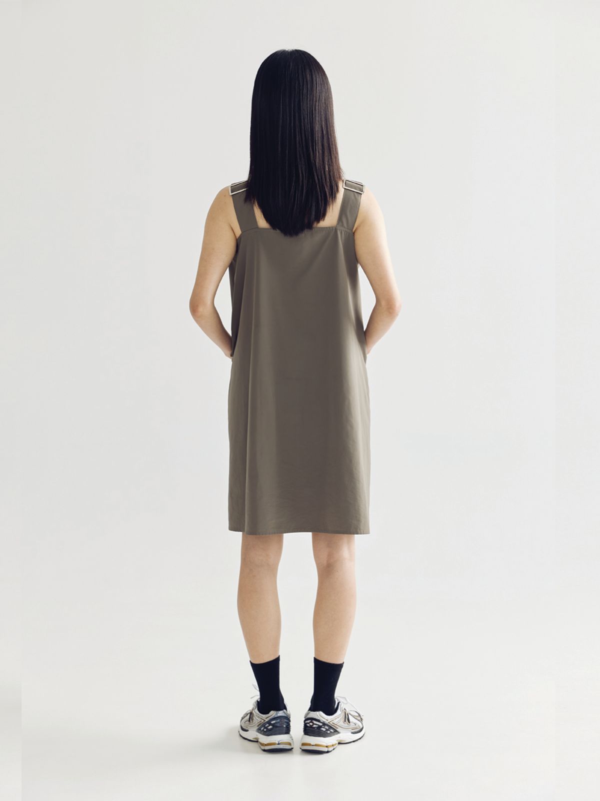 봄날 부티크(BOMNAL BOUTIQUE) 서스펜더 미디 원피스 _ 카키