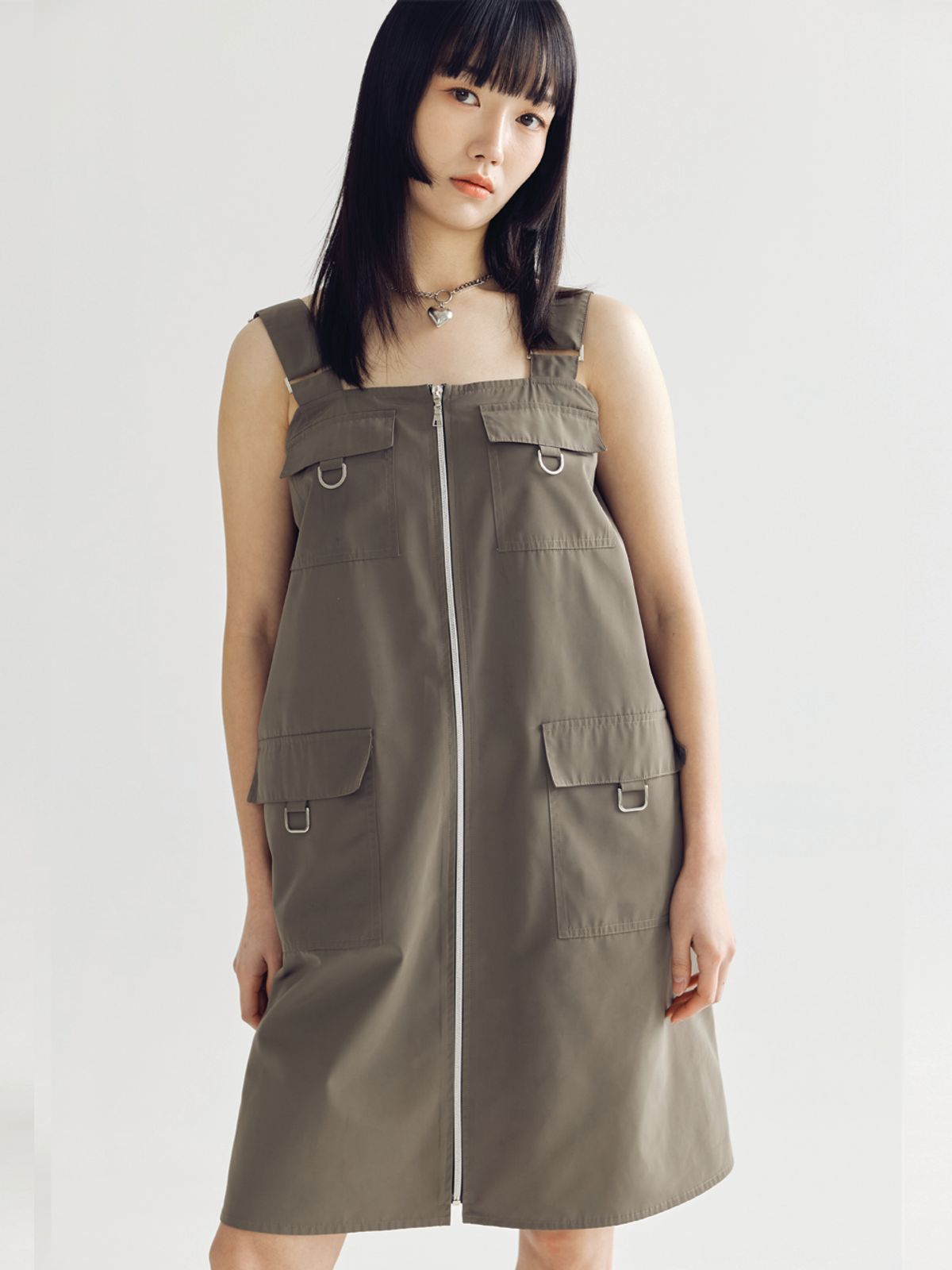 봄날 부티크(BOMNAL BOUTIQUE) 서스펜더 미디 원피스 _ 카키