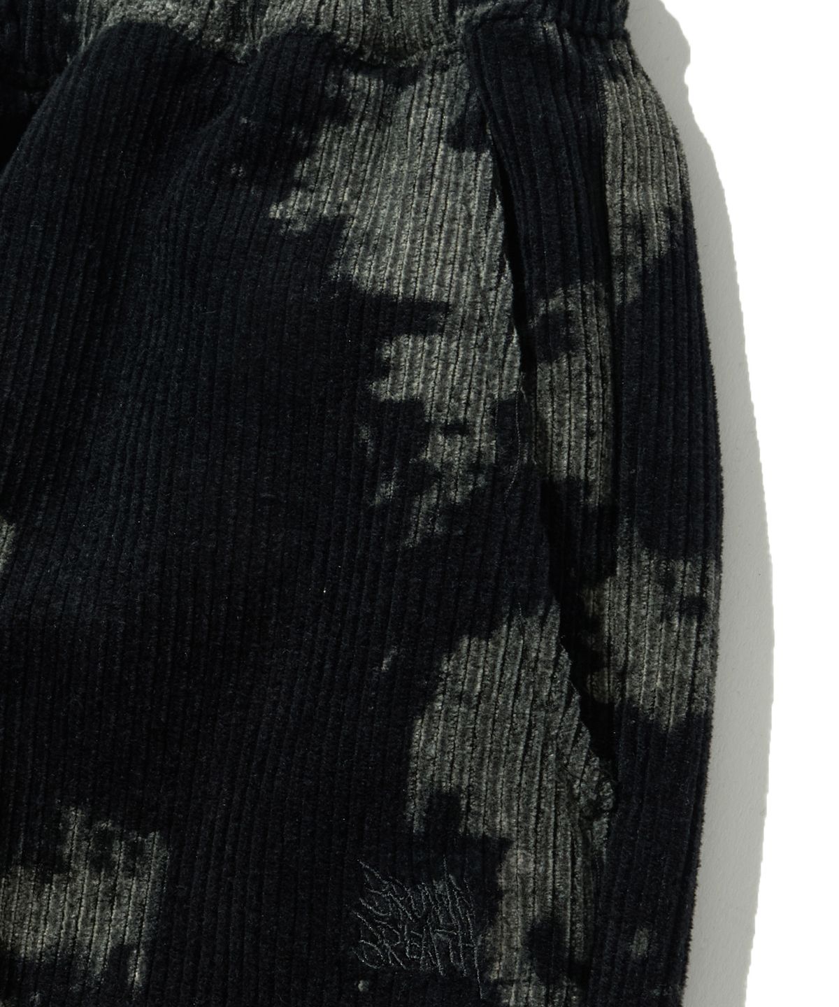 브라운브레스(BROWNBREATH) TAG CORDUROY PATTERN PANTS - BLACK