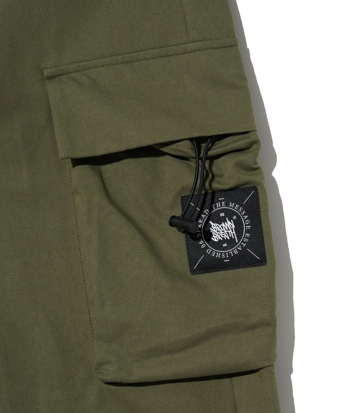 브라운브레스(BROWNBREATH) STAMP TAG CARGO PANTS - KHAKI